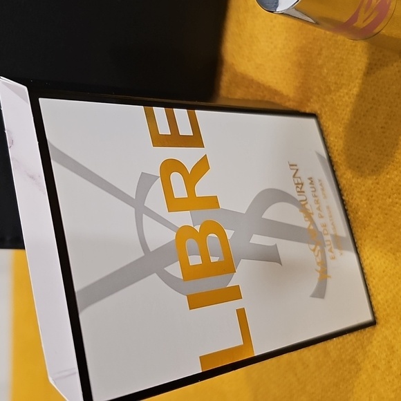 Yves Saint Laurent Beaute Pouch & Make Up Bundle - Picture 7 of 10